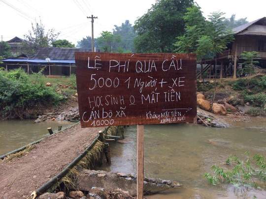 Xôn[-]xao[-]cây[-]cầu[-]dân[-]trả[-]phí[-]5.000[-]đồng,[-]cán[-]bộ[-]xã[-]10.000[-]đồng